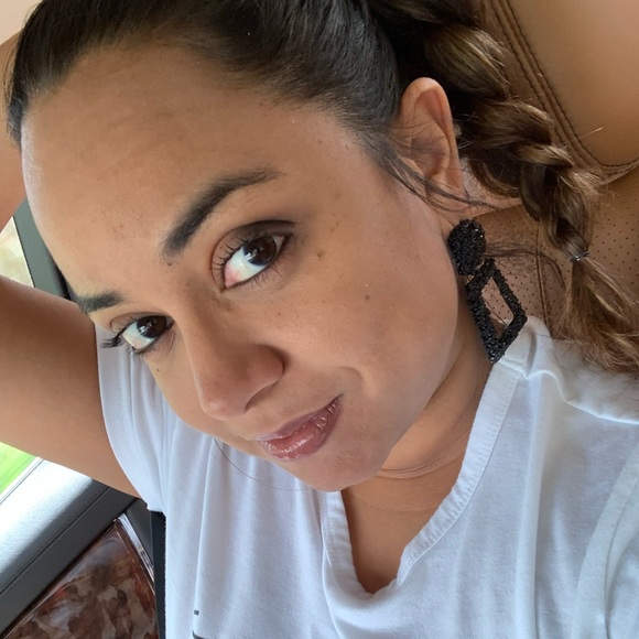 Meet your Posher, Karen - Picture 1 of 1